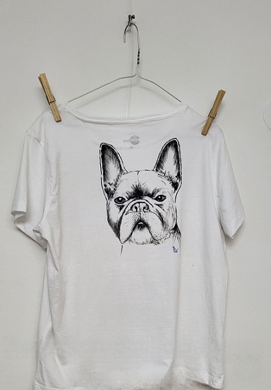 Französische Bulldogge — handbemaltes T-Shirt von Brigitte Gindra-Vady